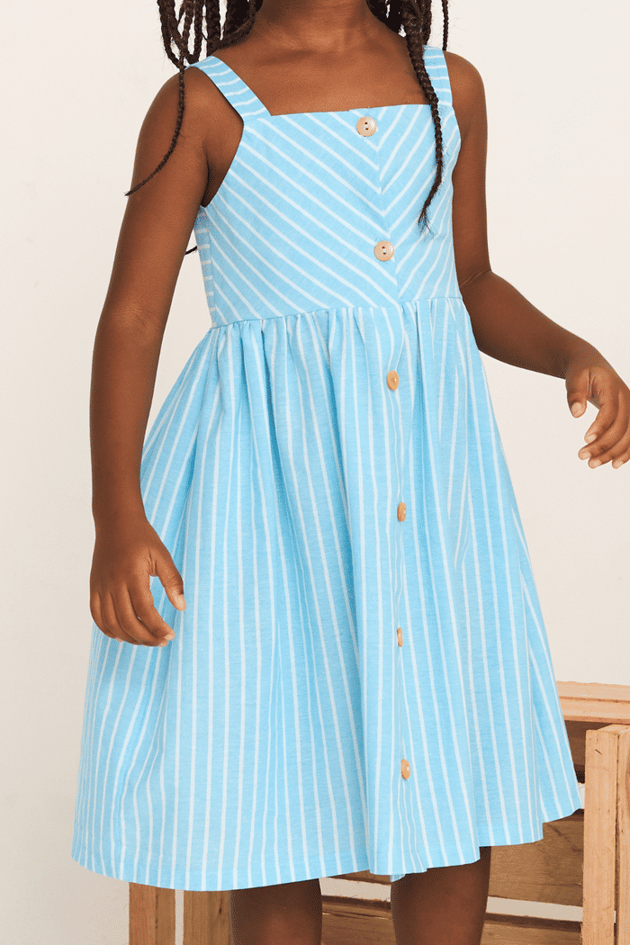 Vestido com abertura de botões na frente