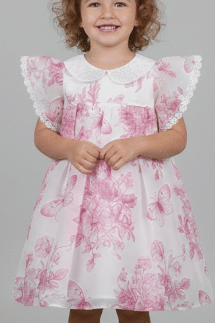 Vestido estampado com detalhe de renda na manga