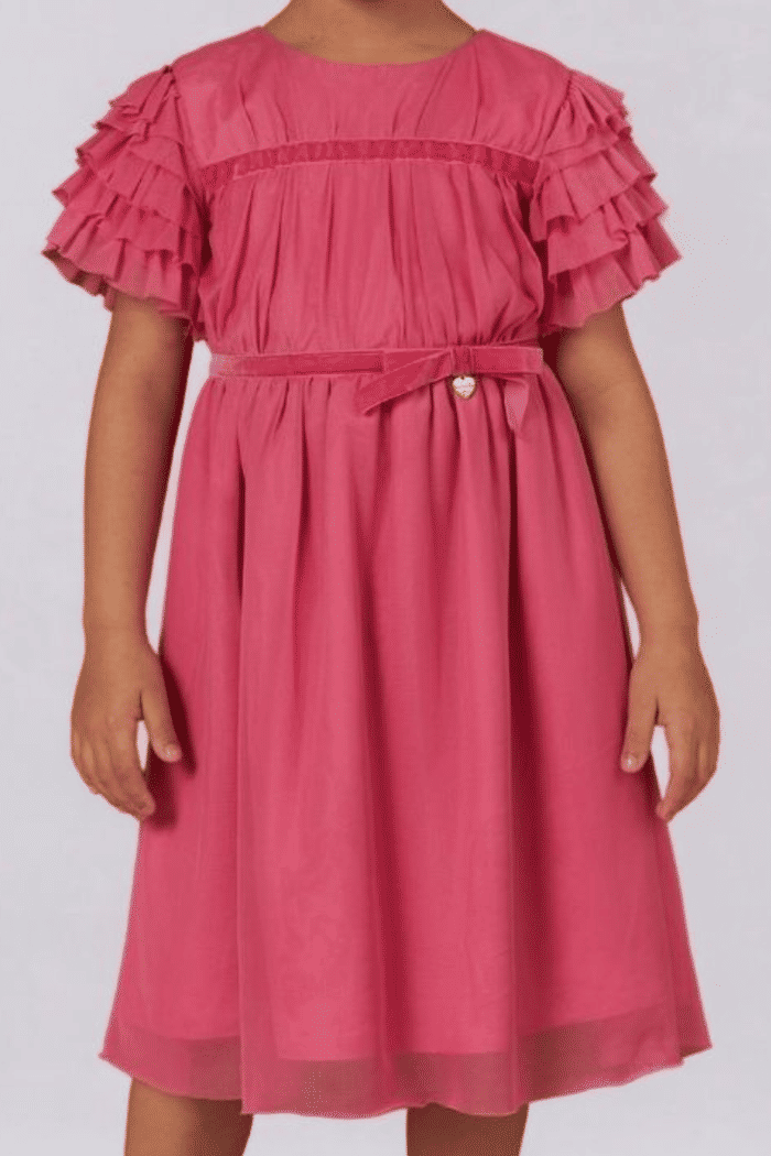 Vestido de tule com mangas de babados