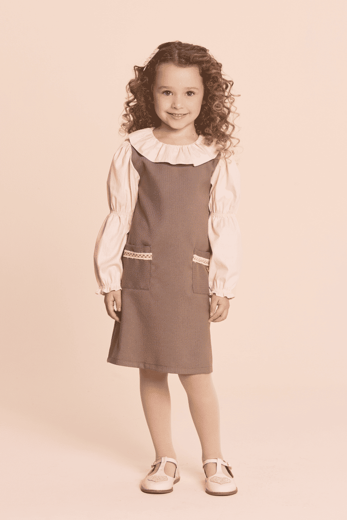 Vestido de tricoline e alfaiataria