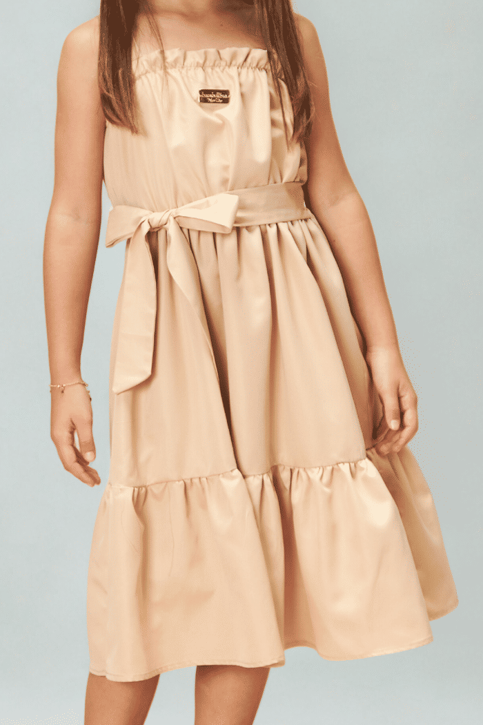 Vestido de alça com amarração na cintura