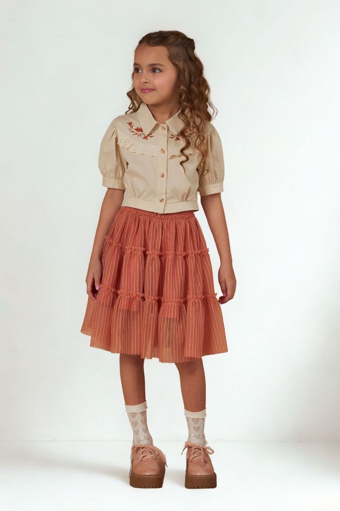 Conjunto camisa de tricoline e saia de tule