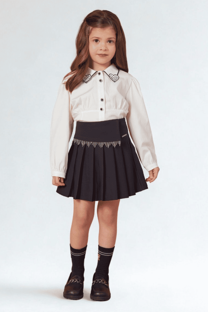 Camisa off-white com bordado de coração