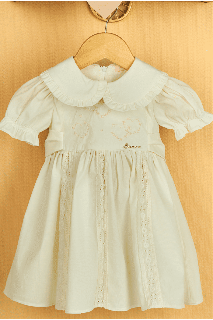 Vestido de tricoline com bordado