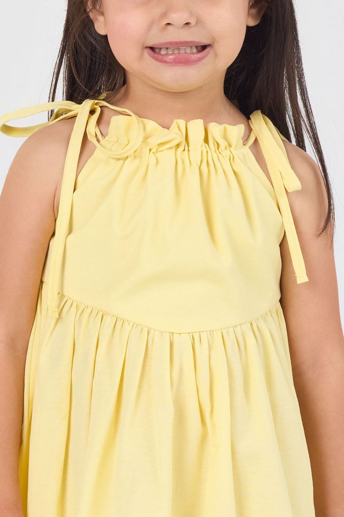 Vestido com detalhe de amarração