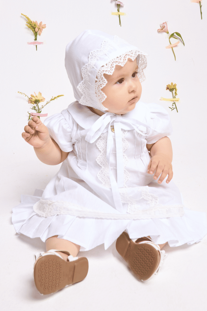 Vestido e touca para batizado