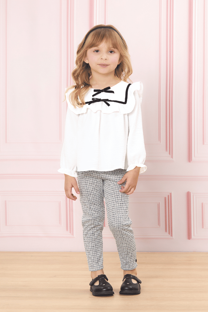 Conjunto blusa de tecido dunas e calça de malha geométrica