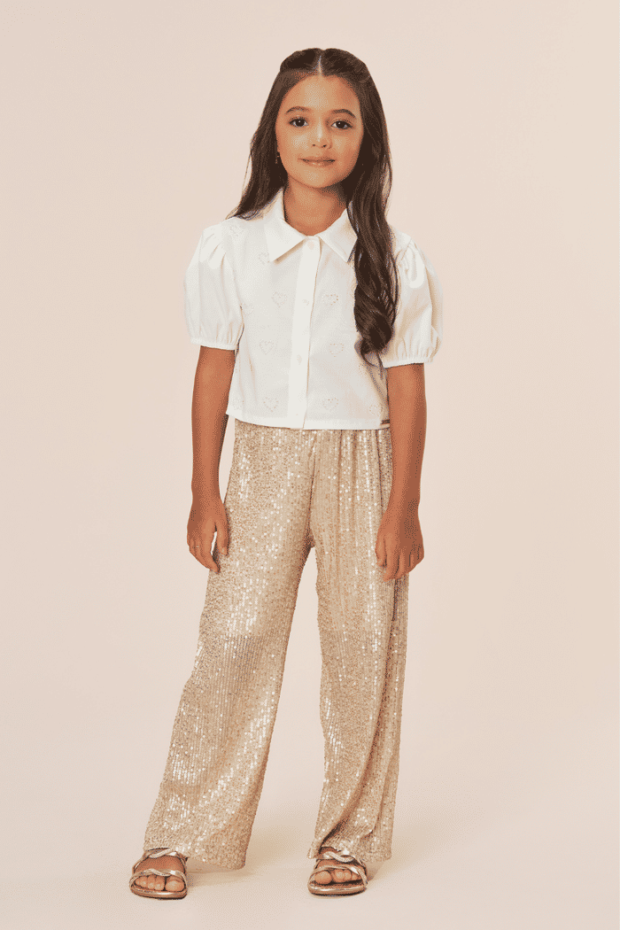 Camisa de tricoline com corações de strass na frente