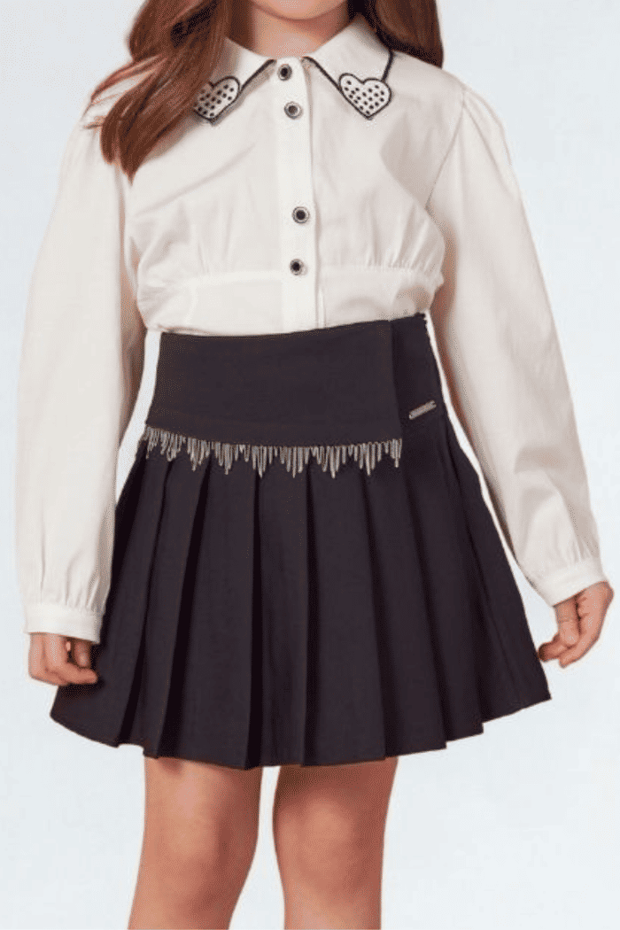 Camisa off-white com bordado de coração