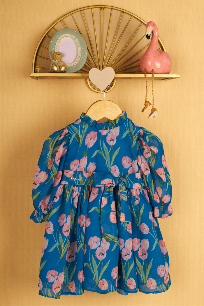 Vestido com estampa de tulipas