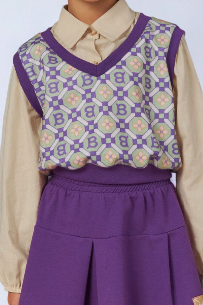 Conjunto camisa com colete de soft estampado e saia de moletinho