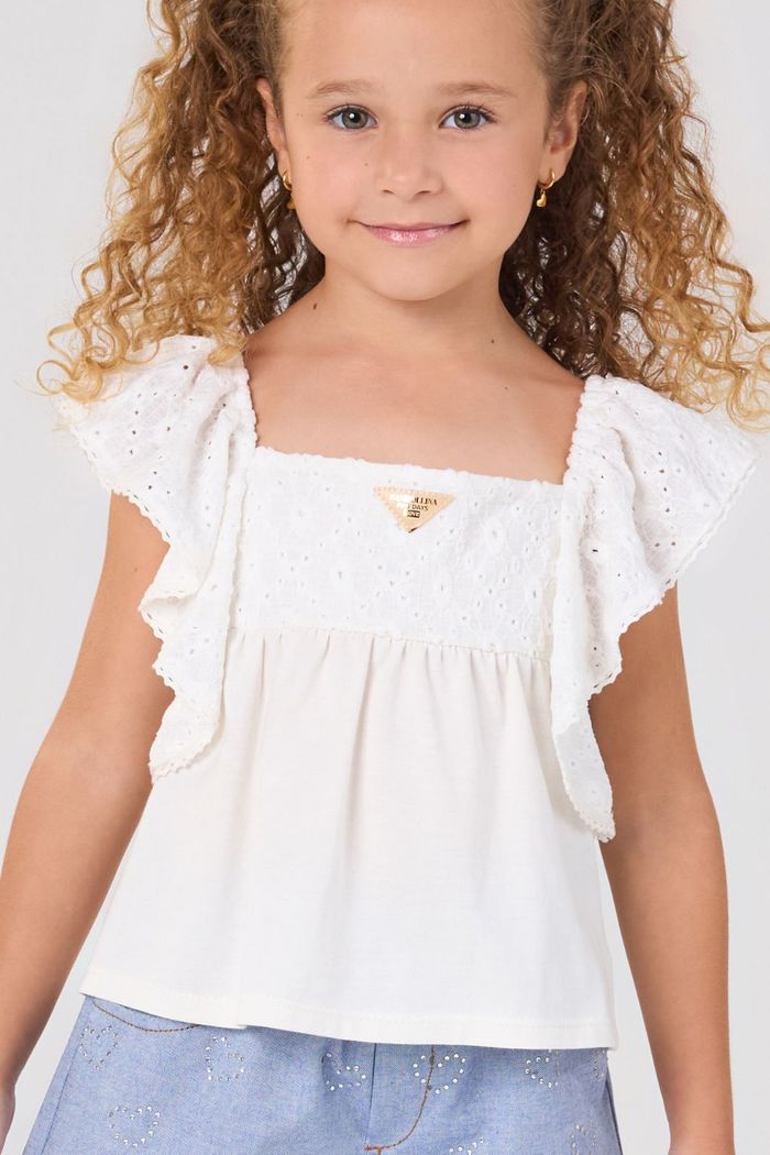 Blusa de malha e laise