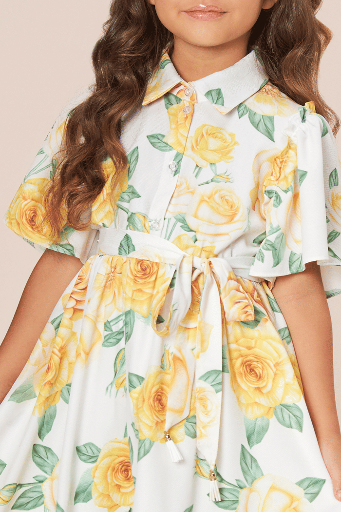 Vestido com estampa de flores amarelas