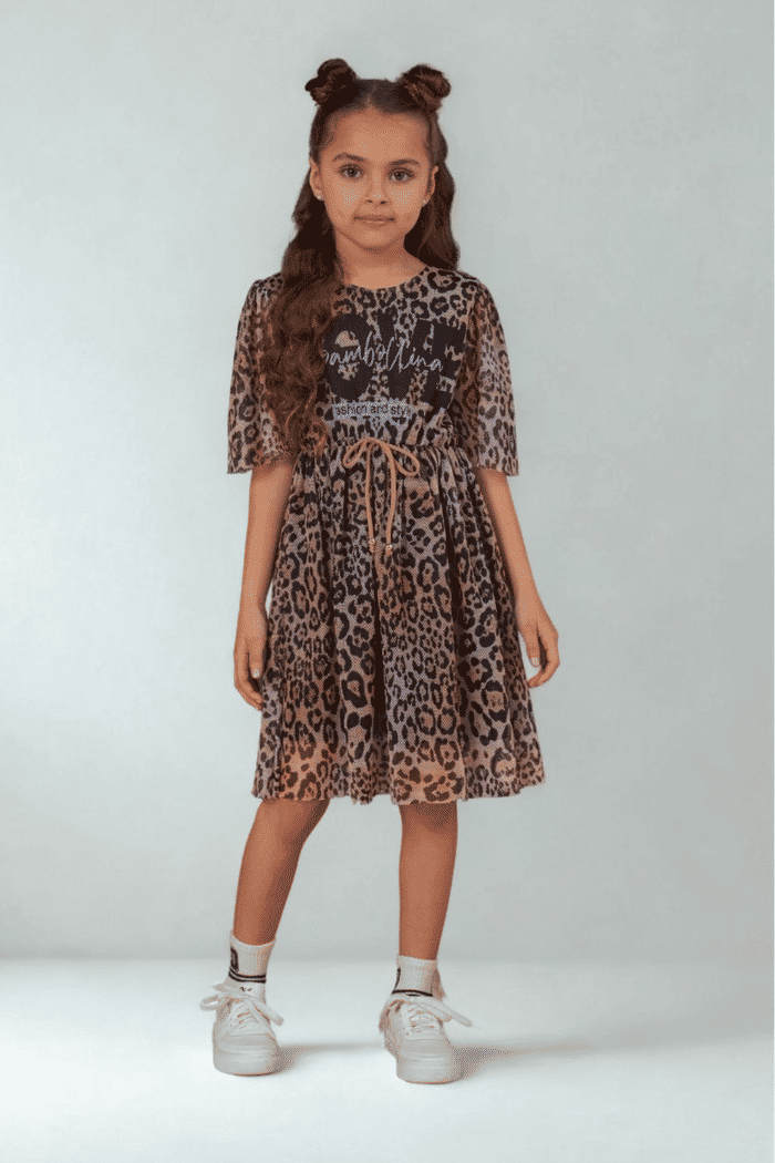 Vestido de tela com estampa de onça