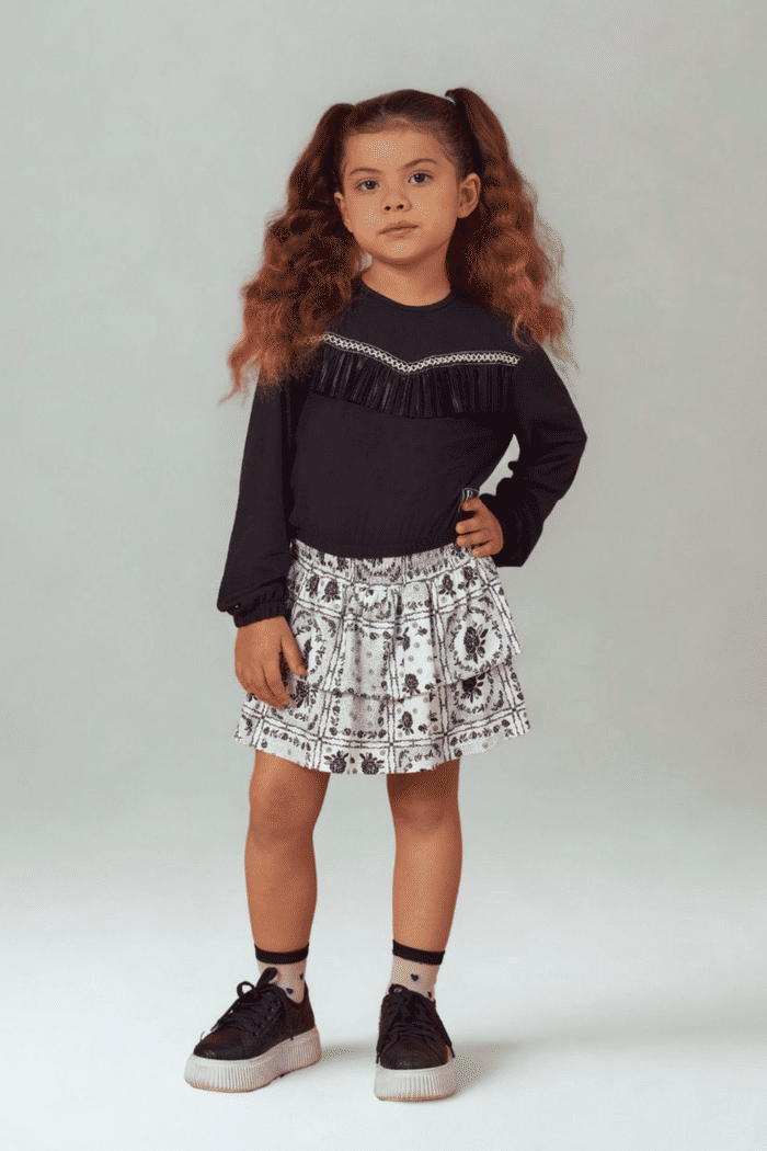 Conjunto blusa de malha e saia estampada