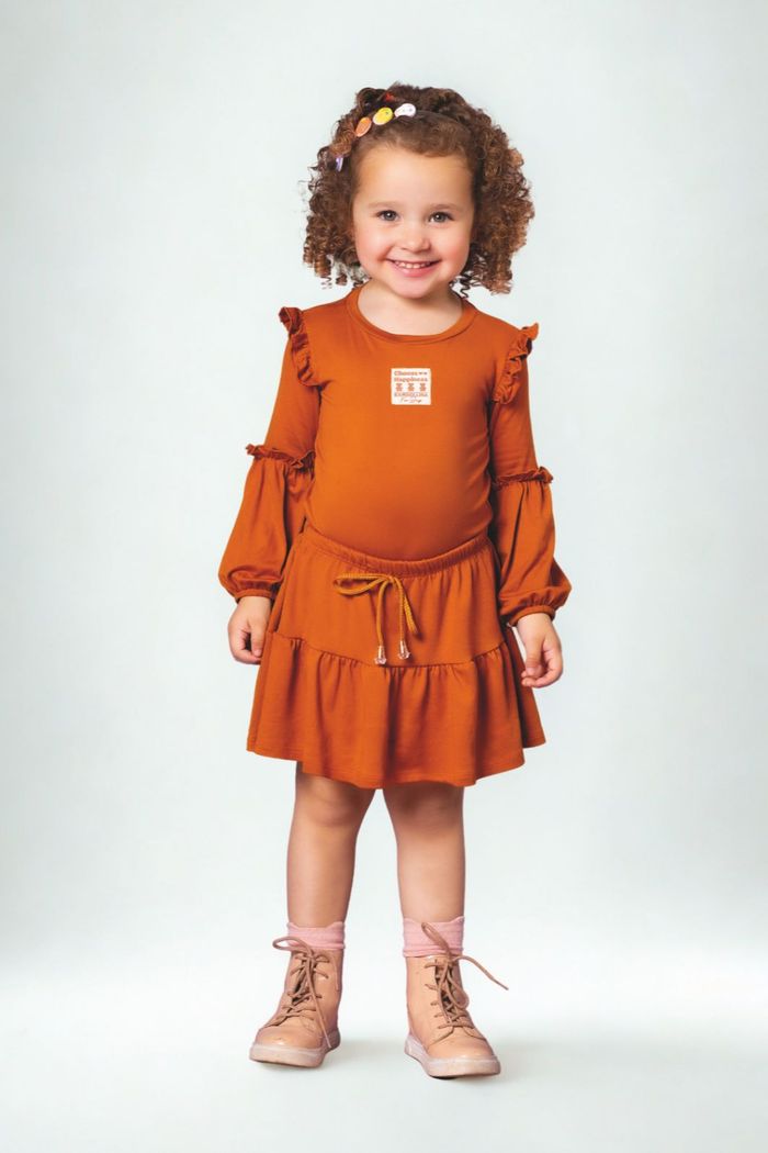 Conjunto blusa e saia com babados