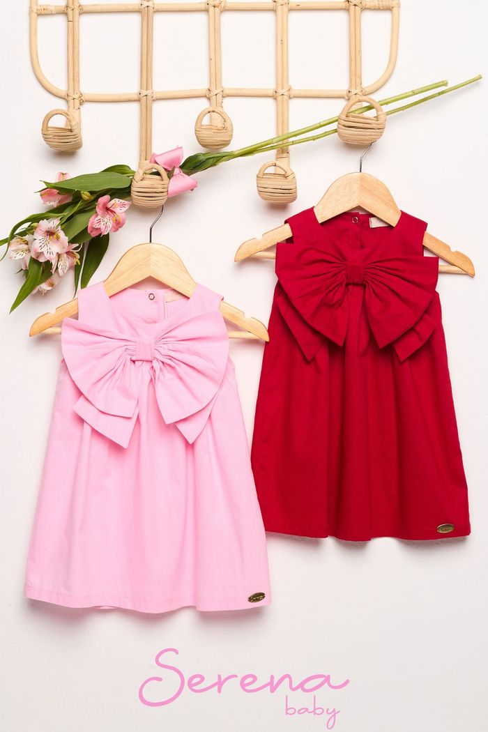 Vestido de tricoline com laço no peito