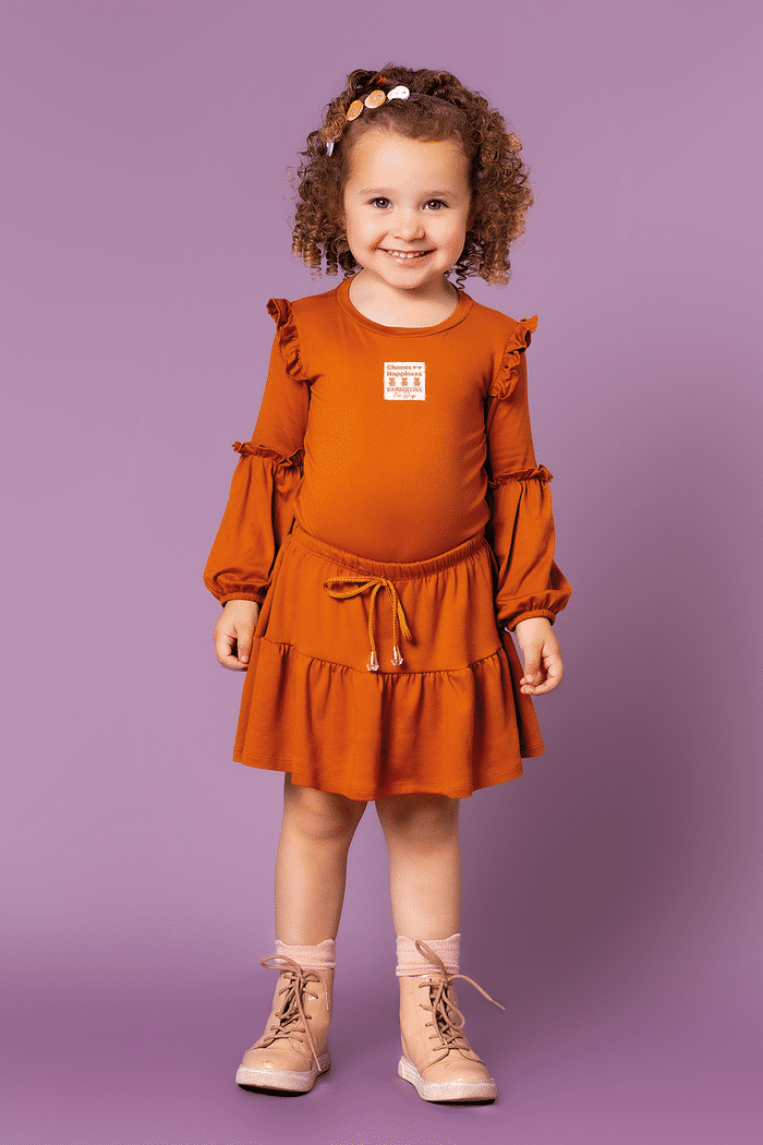 Conjunto blusa e saia com babados