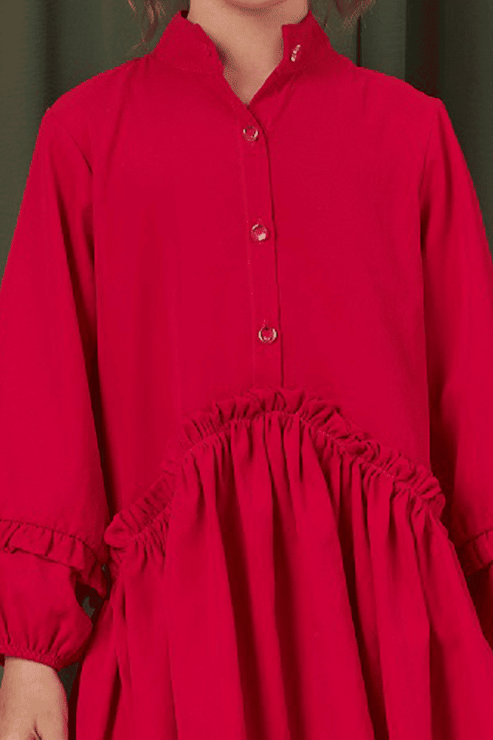 Vestido com babado e botões