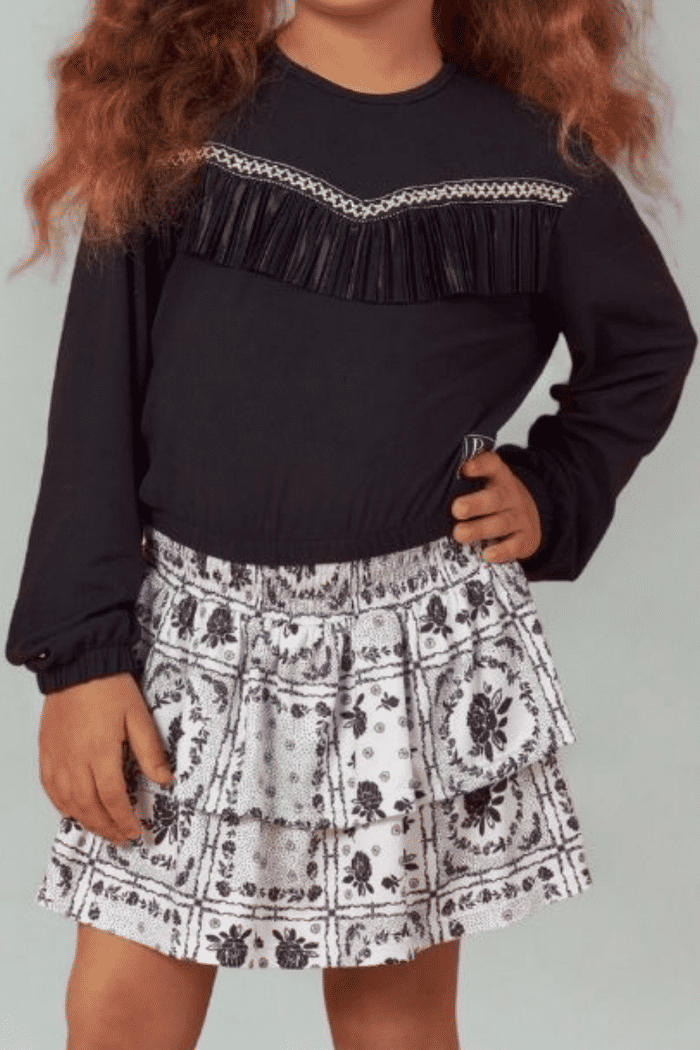 Conjunto blusa de malha e saia estampada