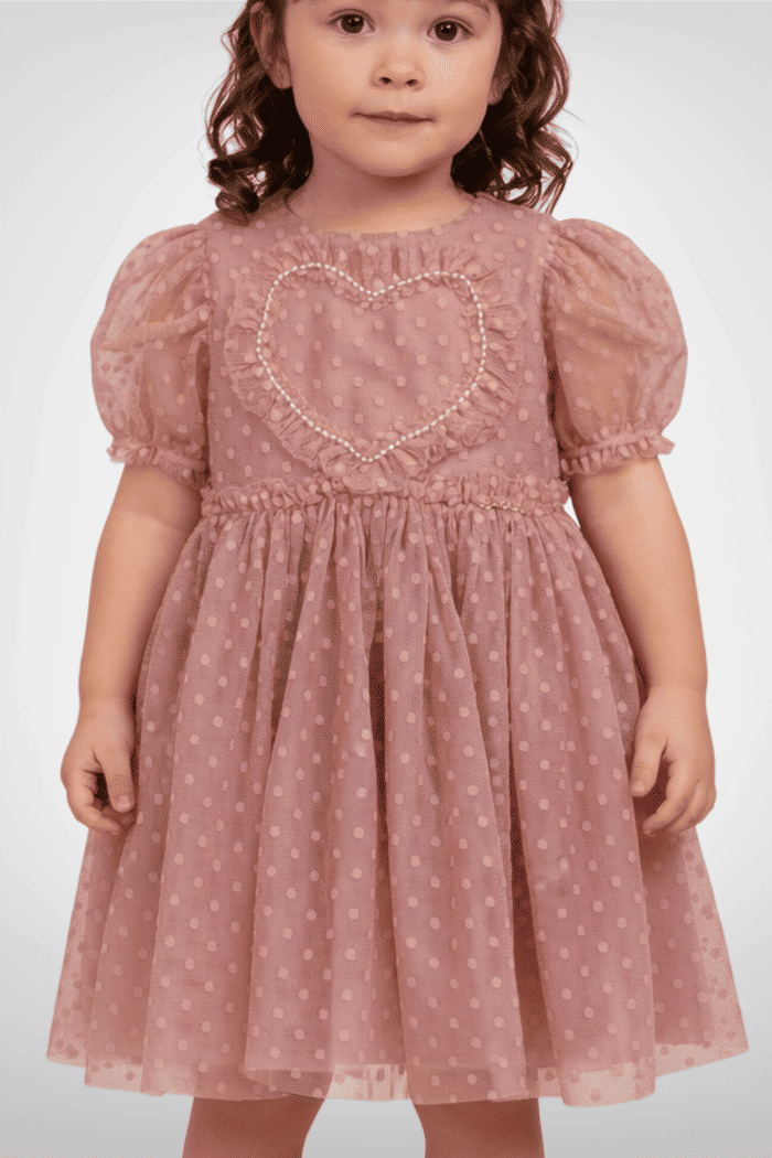 Vestido de tule com coração bordado
