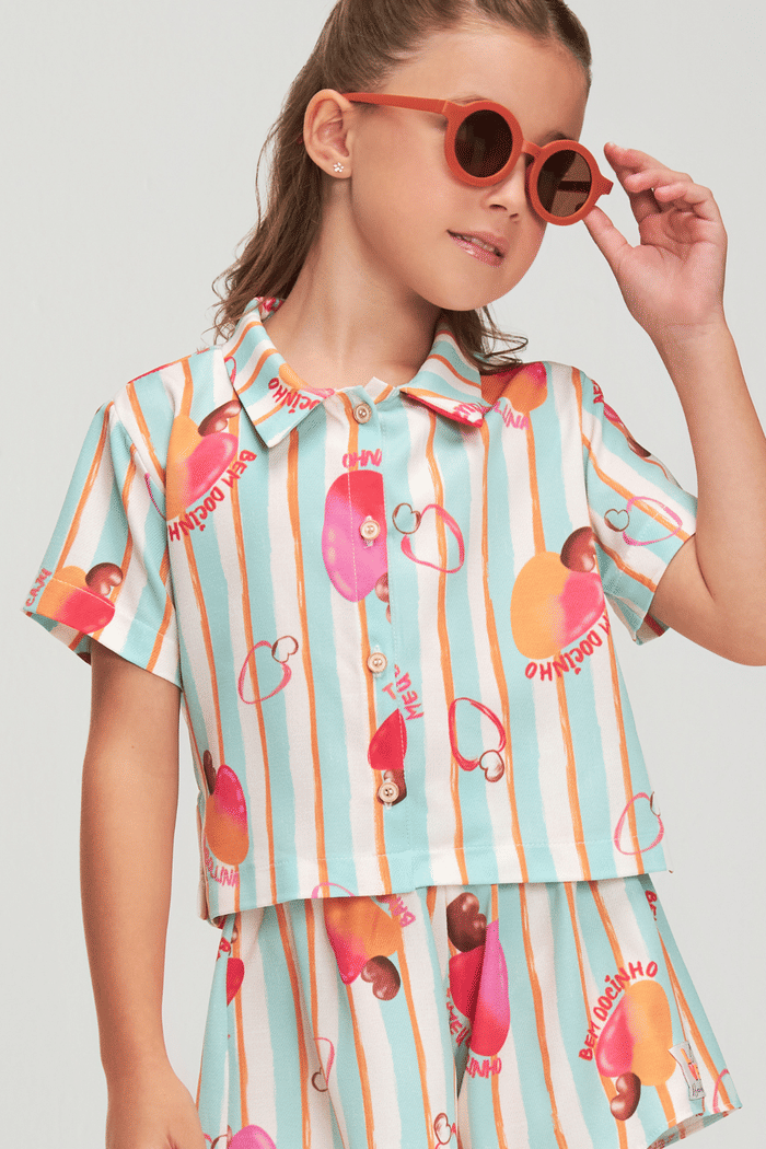 Conjunto camisa e short com estampa de cajus