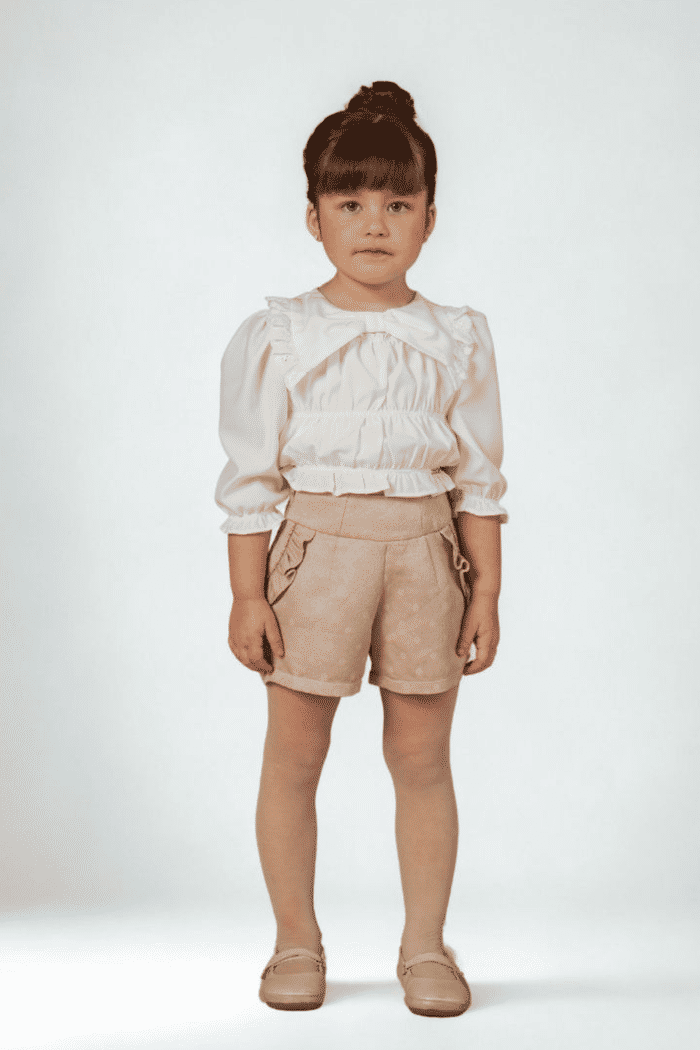 Conjunto blusa de siena e short com babados e strass