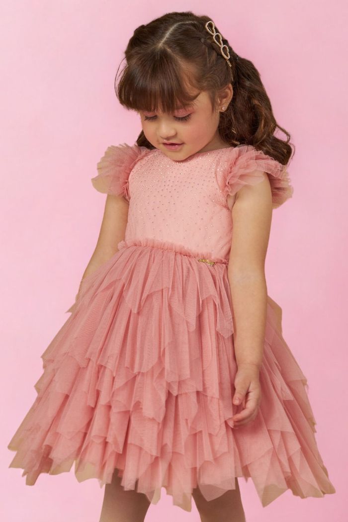 Vestido de tule com chuva de strass