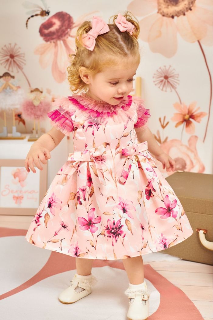 Vestido estampado com manga e gola de tule