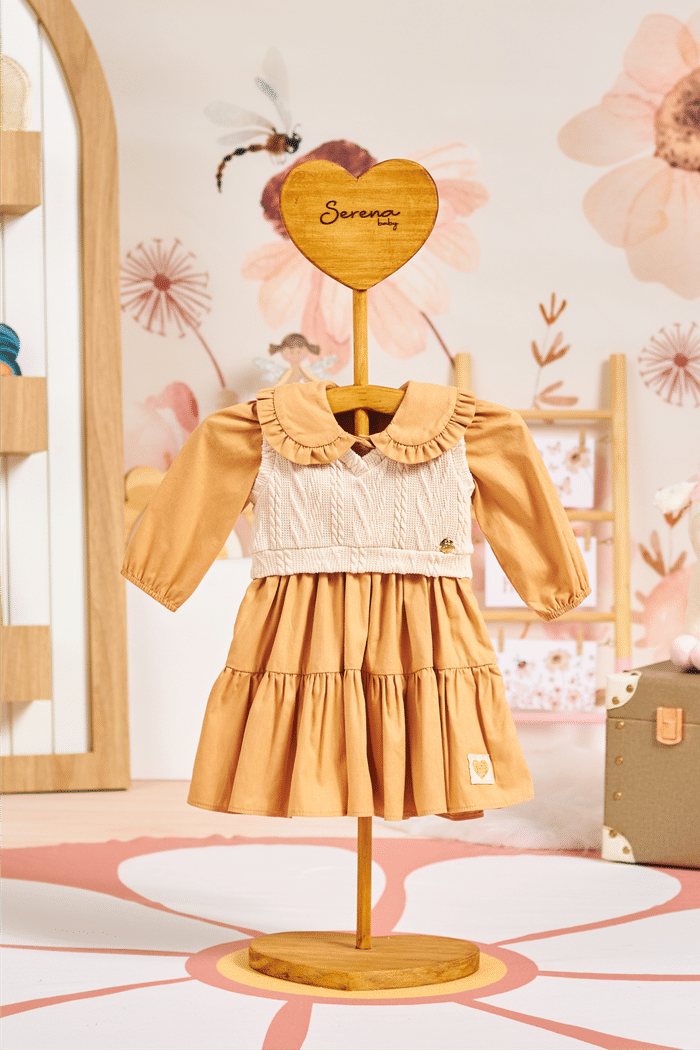 Conjunto vestido com colete de sobreposição