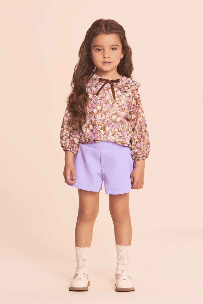 Conjunto blusa de siena estampada e short lilás