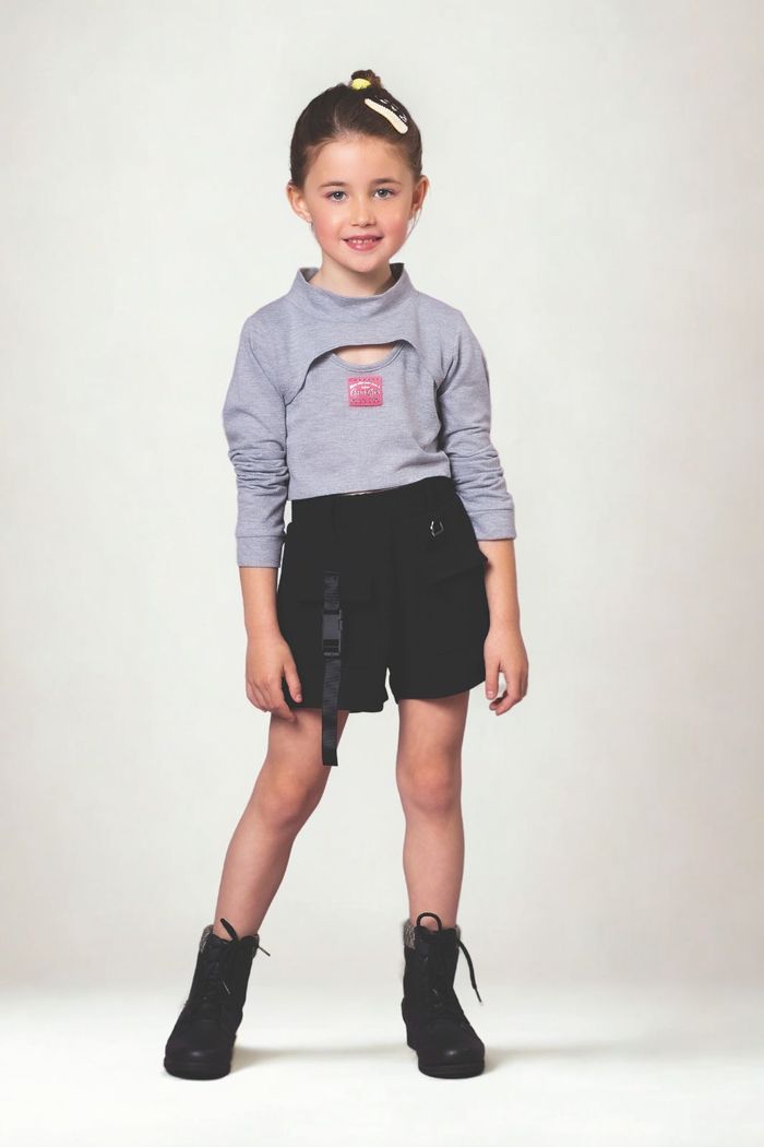 Conjunto blusa com sobreposição e short