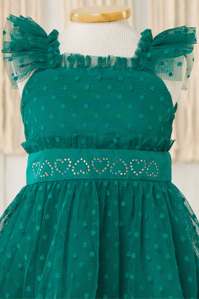 Vestido de tule poá com aplique de strass de coração