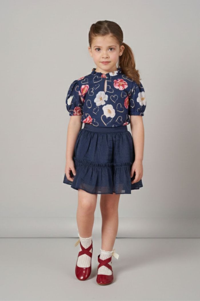 Conjunto blusa manga curta de crepe estampada e saia de organza