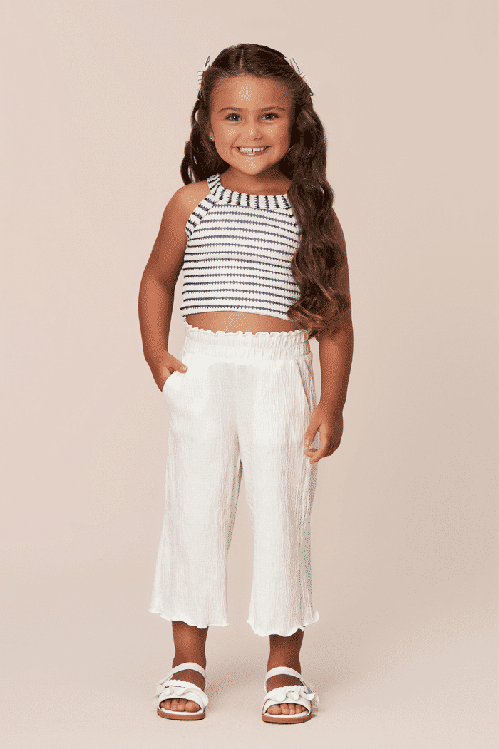 Conjunto top de crochê e calça de malha