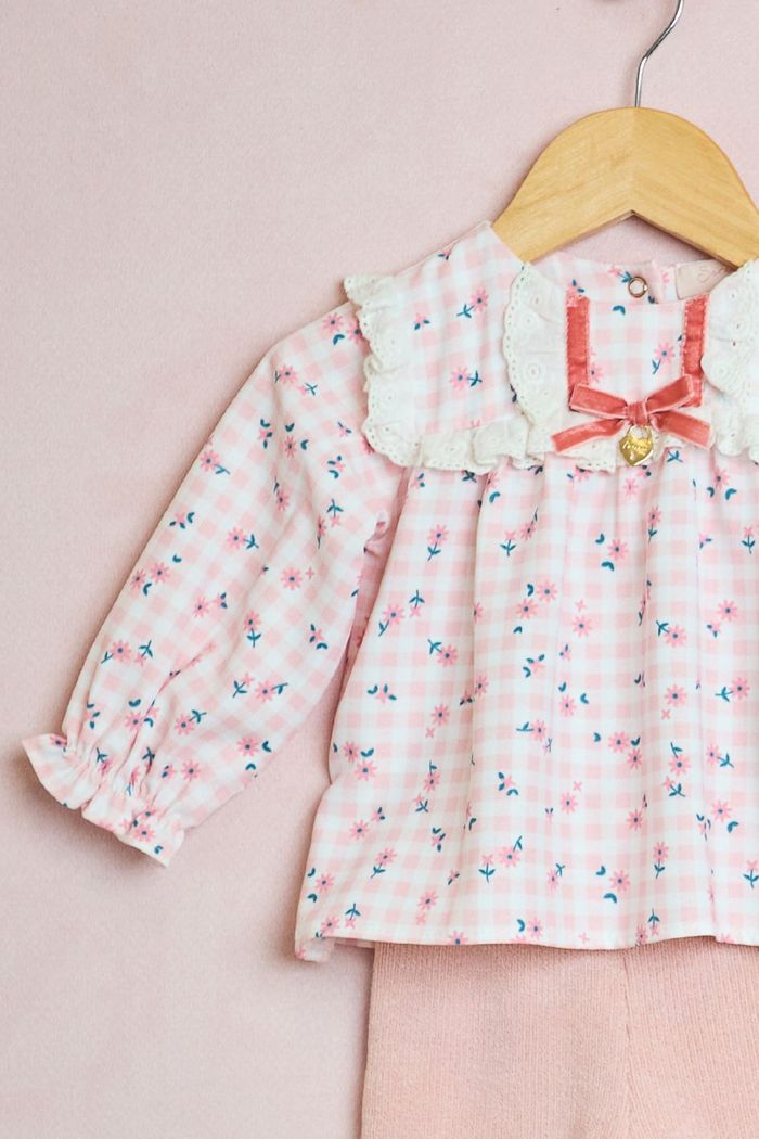 Conjunto de dunas estampada e calça de tricot