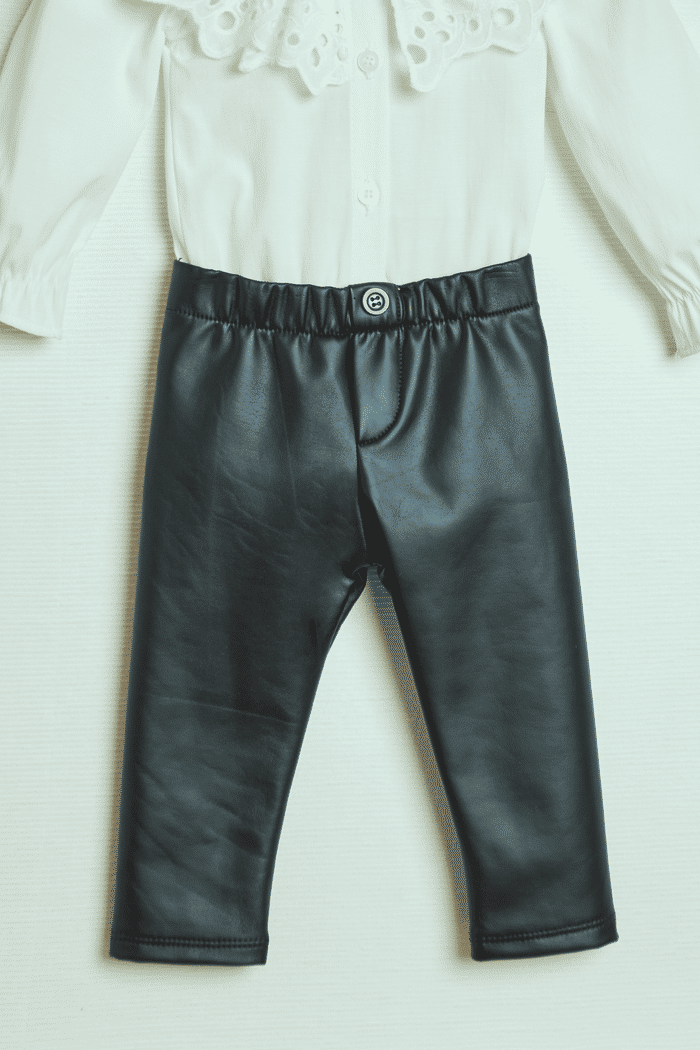 Calça preta com veludo