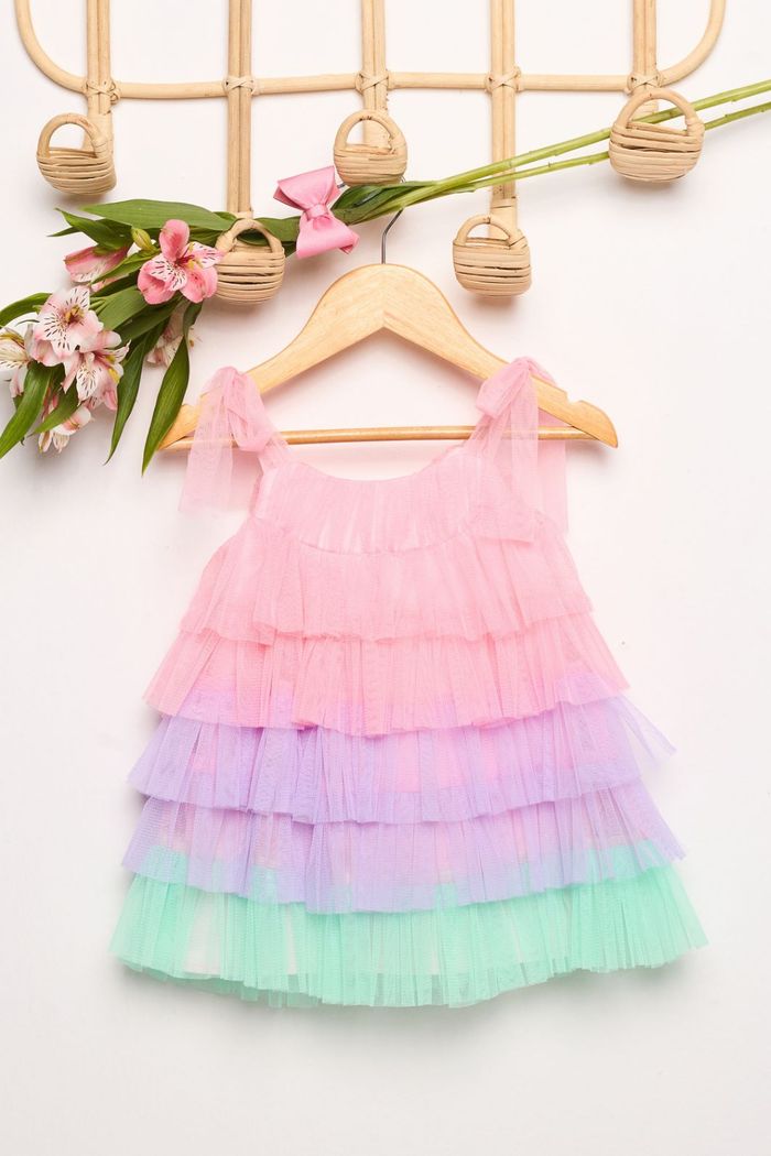 Vestido multicolors de tule em camadas