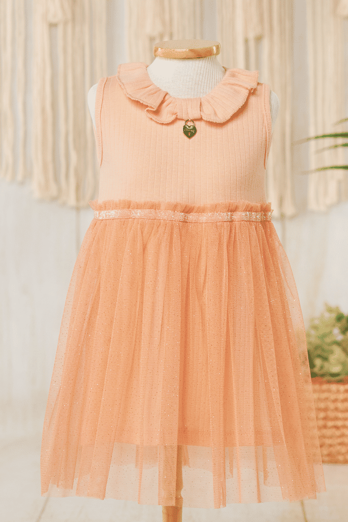 Vestido de malha canelada com tule glitter