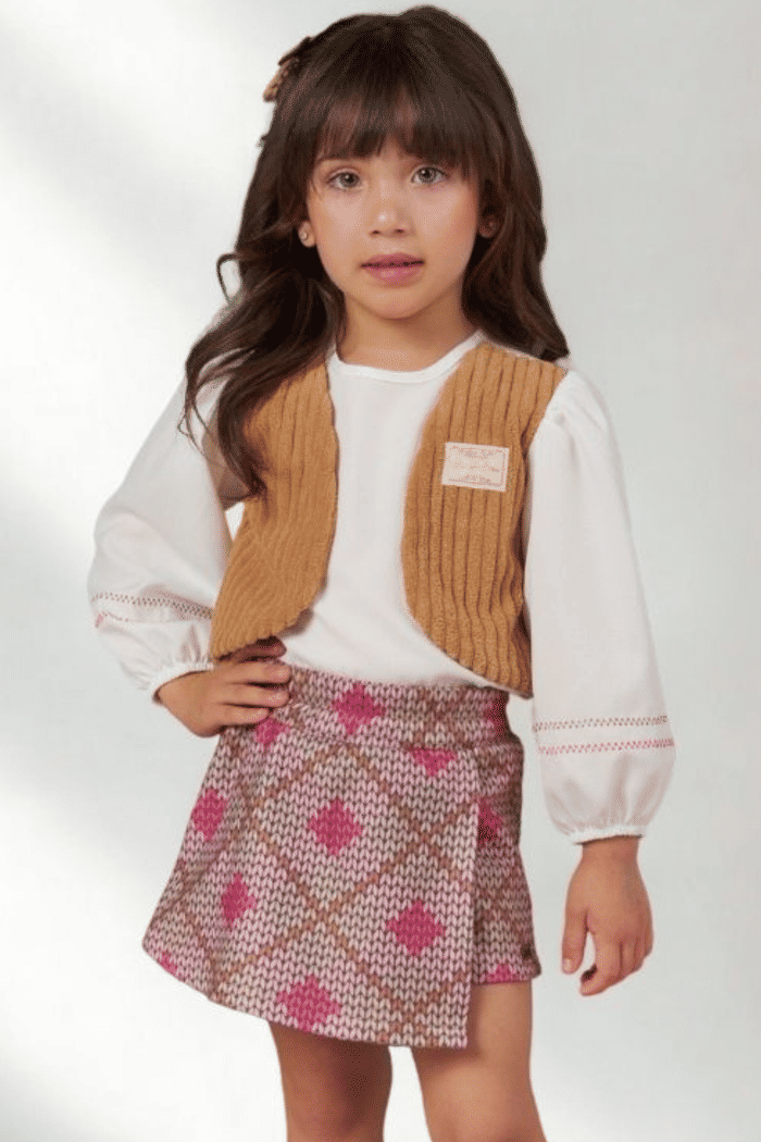 Conjunto blusa com veludo e short-saia