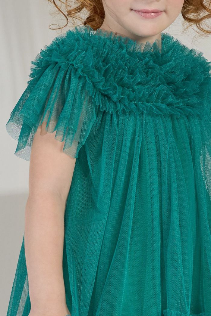 Vestido de tule com babados na pala