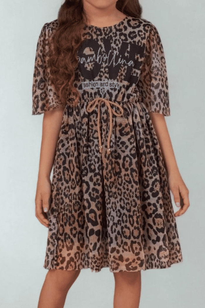 Vestido de tela com estampa de onça