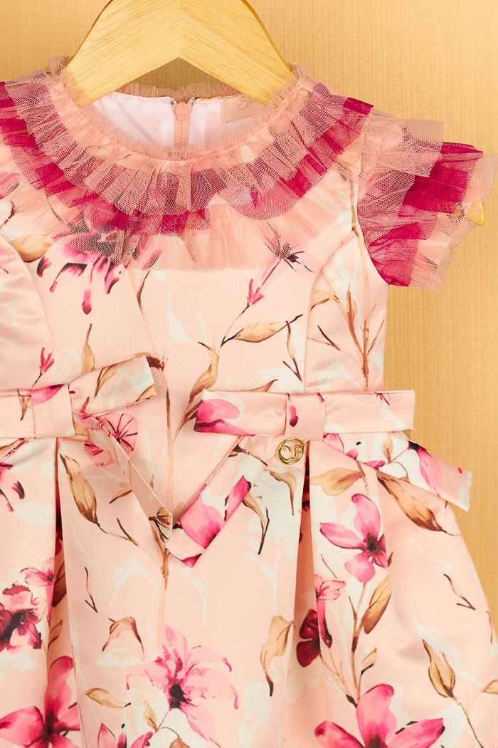 Vestido estampado com manga e gola de tule