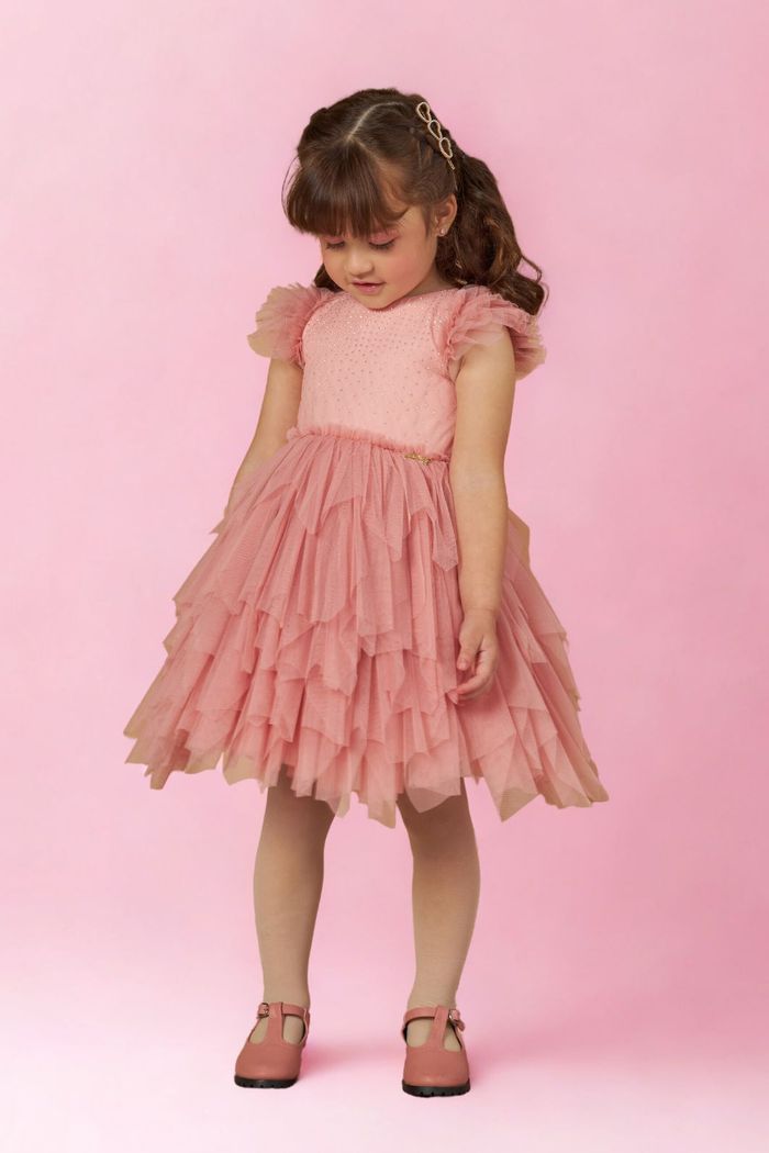 Vestido de tule com chuva de strass