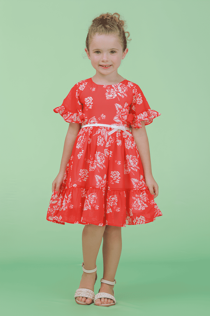 Vestido vermelho com flores brancas