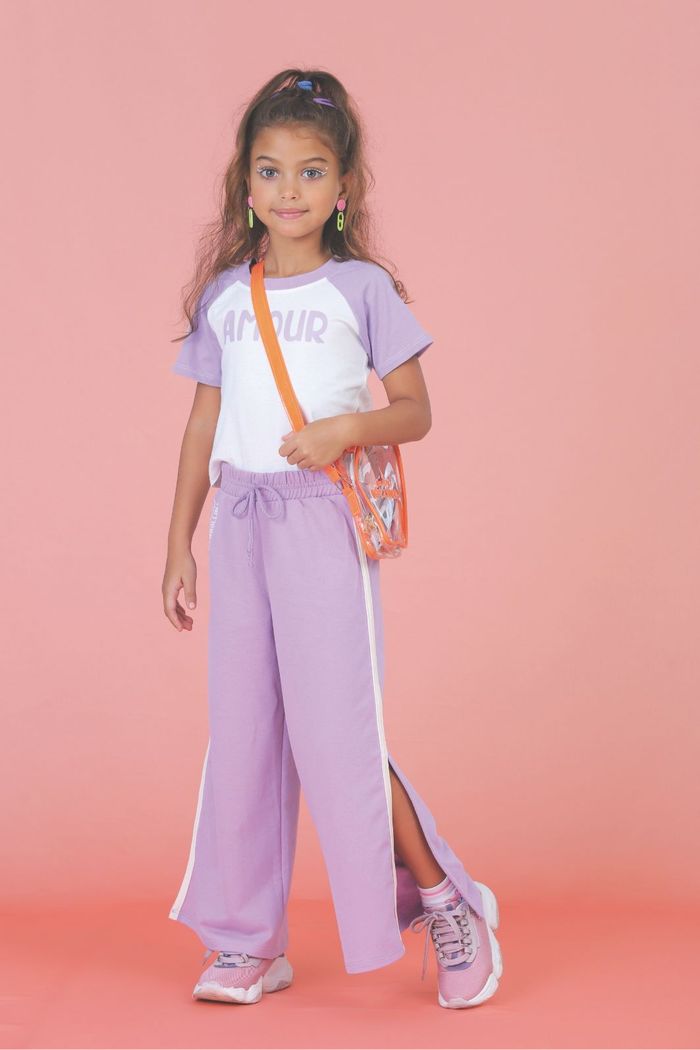 Calça de moletinho detalhe abertura na lateral