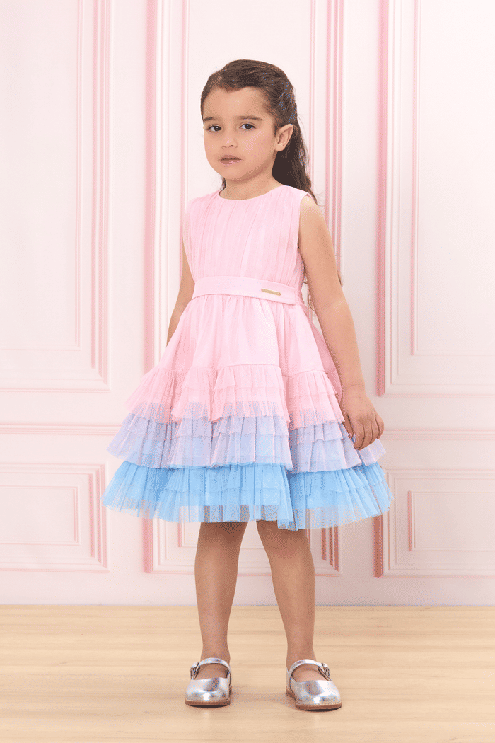 Vestido de tule com babados