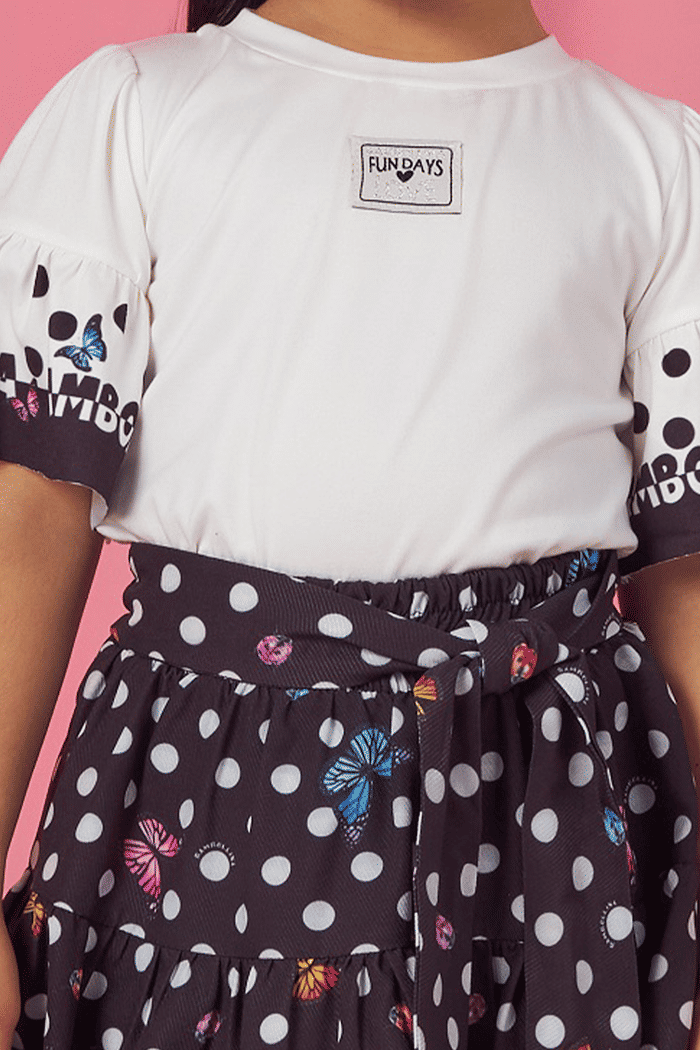 Conjunto blusa de malha e saia com estampa poá