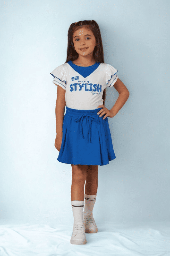 Conjunto blusa de malha com short-saia de moletinho