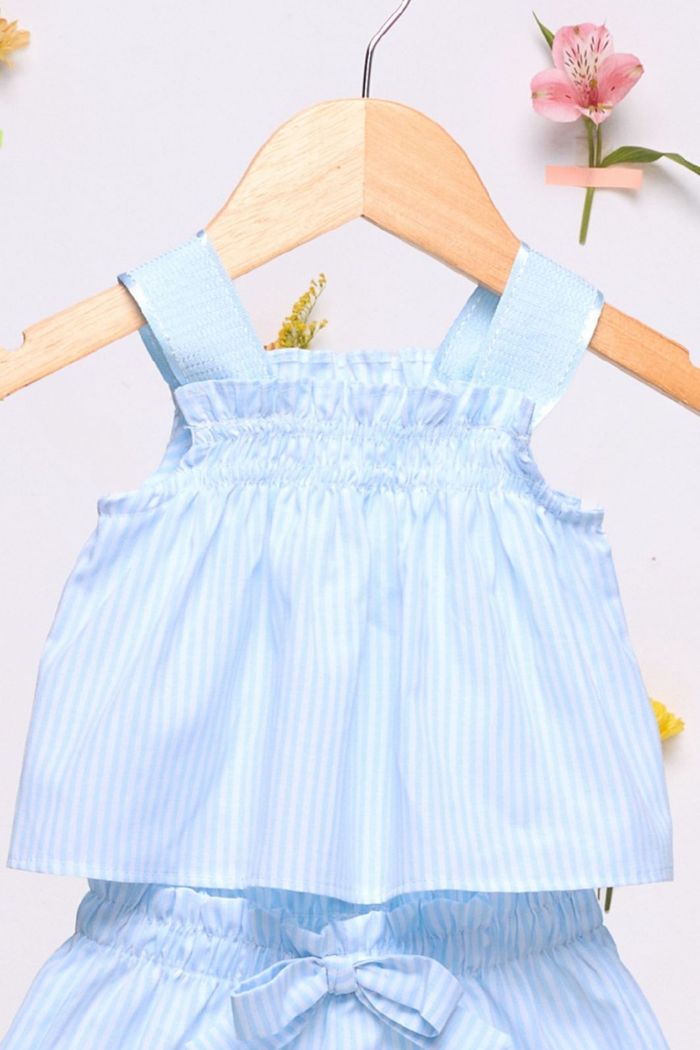 Conjunto de blusa e short listrados